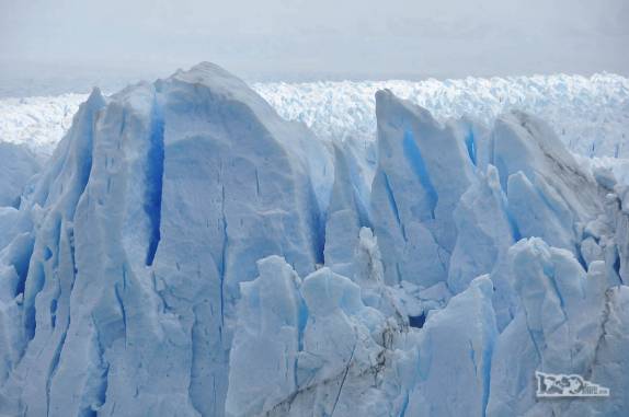 As belas torres de gelo do glaciar Perito Moreno, no parque Nacional Los Glaciares, região de El Calafate, no sul da Argentina
